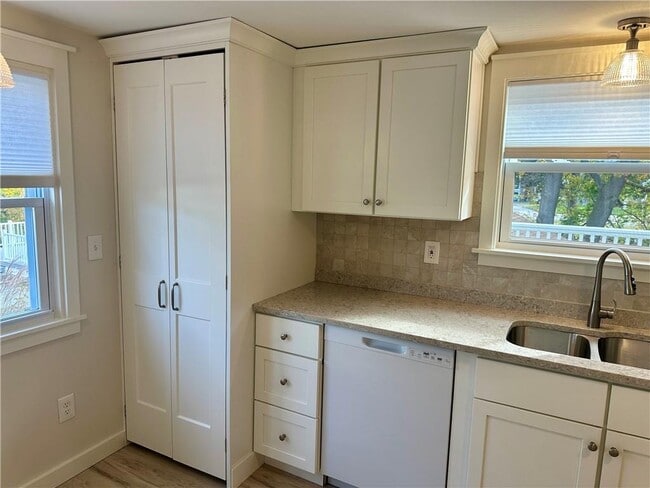 Building Photo - 54 Planet Ave