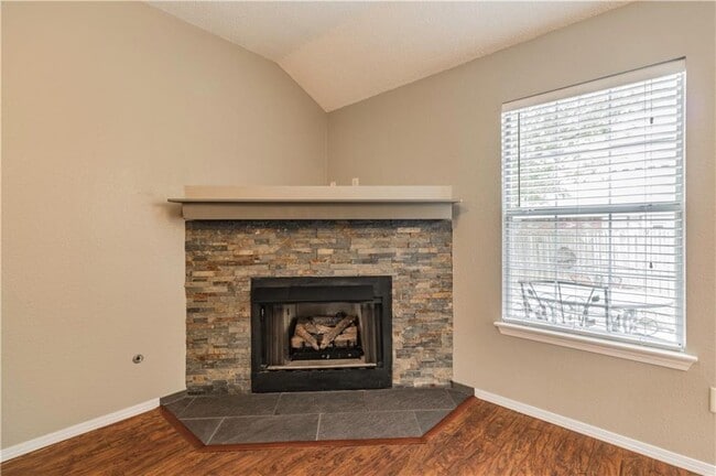 Building Photo - 1245 S Camellia Ln