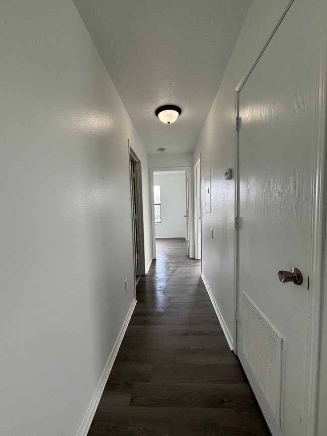 Building Photo - Remodeled 2 bedroom 2 full bathroom availa...