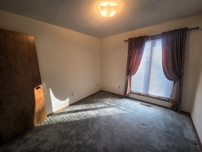 Building Photo - 2045 S Kentwood Ave