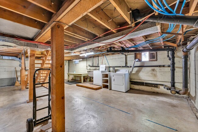 Building Photo - 760 Marsh Ave
