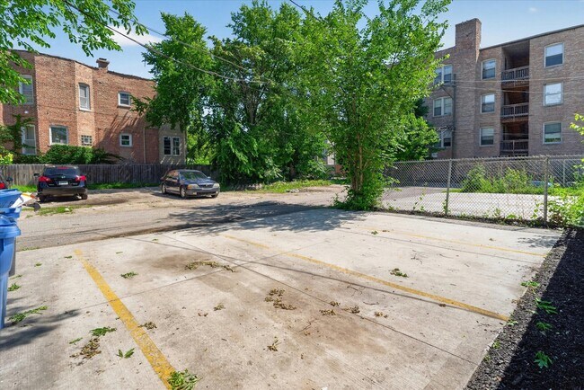 Building Photo - 3622 W Franklin Blvd