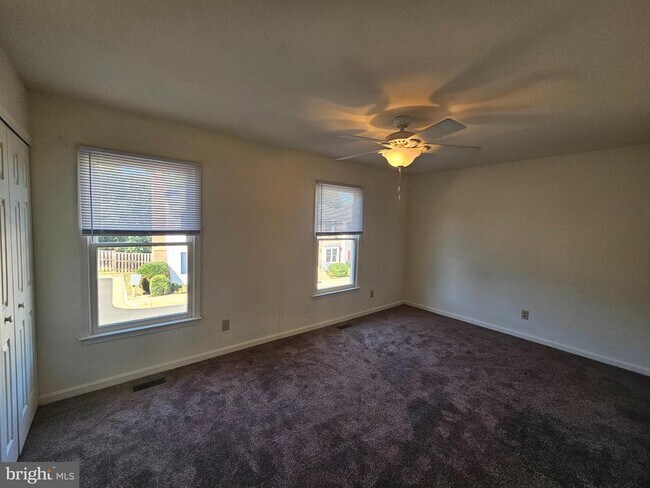 Building Photo - 806 Grove Ave