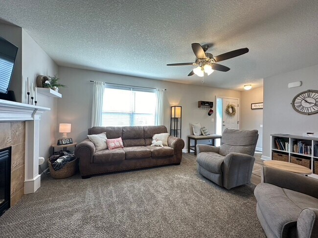 Building Photo - HUGE YARD!! 4 Bedroom, 3.5 Bath in Granger