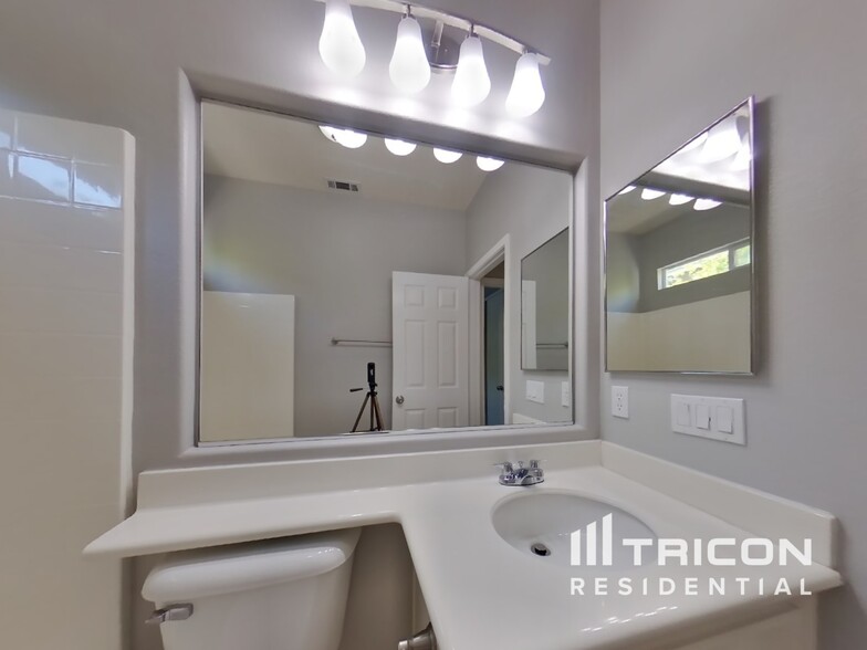 Building Photo - 43756 Alcoba Dr