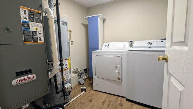 Building Photo - 1628 Columbia Cir