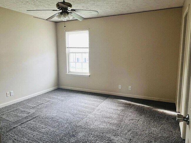 Building Photo - 40 Cabernet Ct