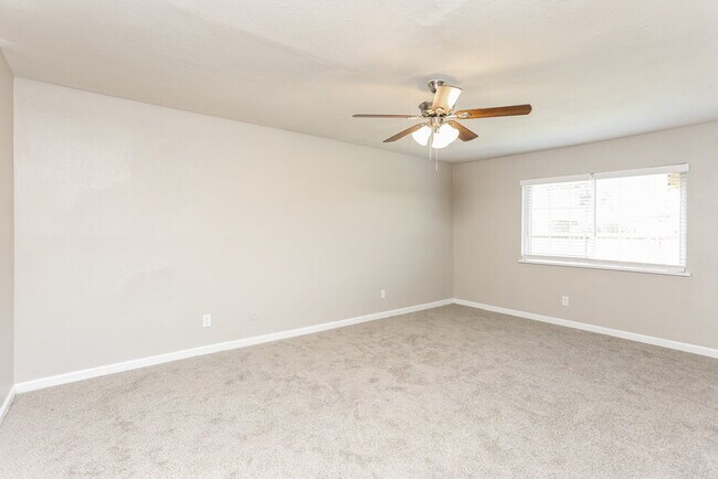 Building Photo - 8714 Miami Dr