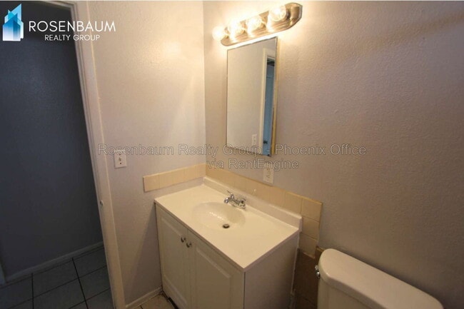 Building Photo - 565 S Hobson