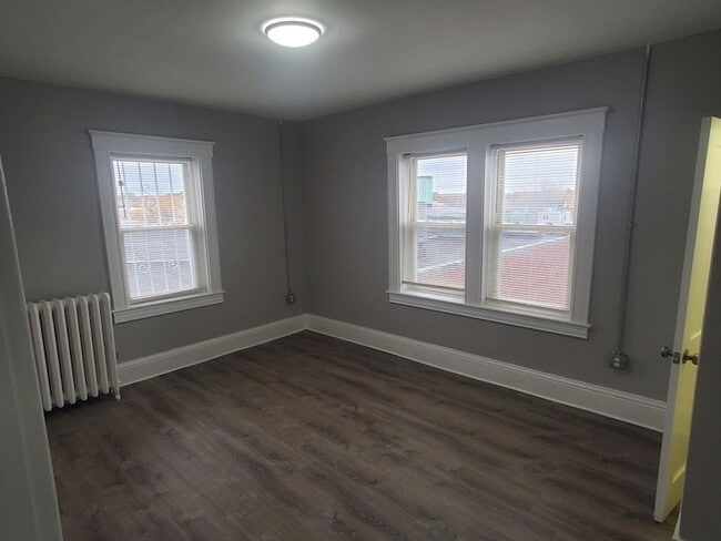 Building Photo - 738 Washington St