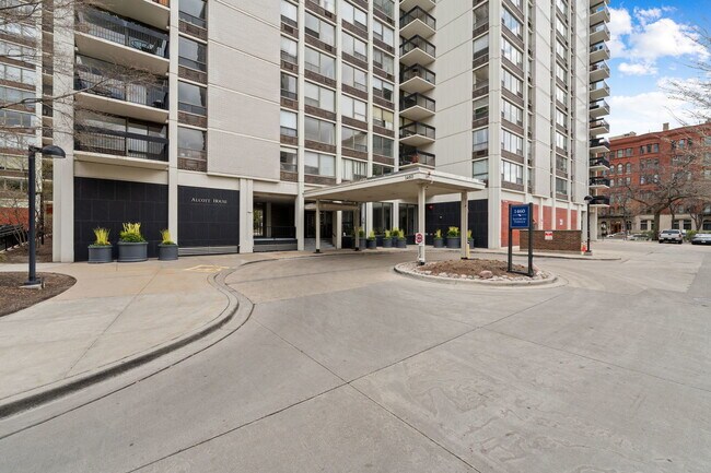 Building Photo - 1460 N Sandburg Terrace