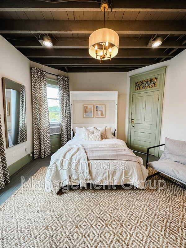 Building Photo - 813 Hall of Fame Dr