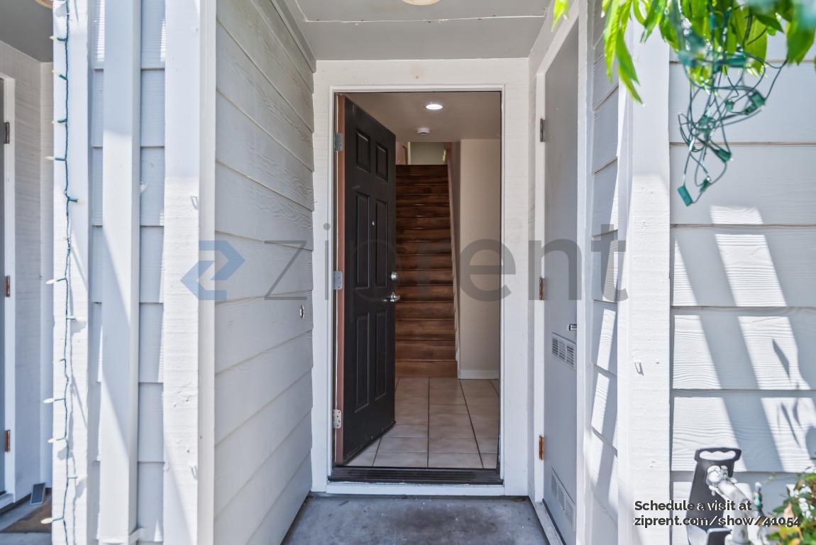 Building Photo - 722 Kingsford Way