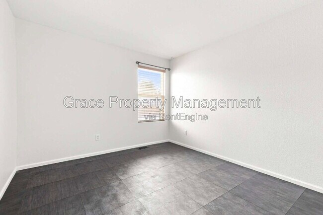 Building Photo - 2057 Alpine Dr