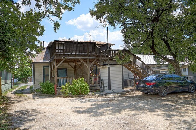 Building Photo - 113/115 Vitra Place