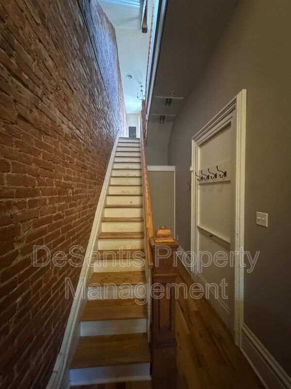 Building Photo - 1339 W North Ave