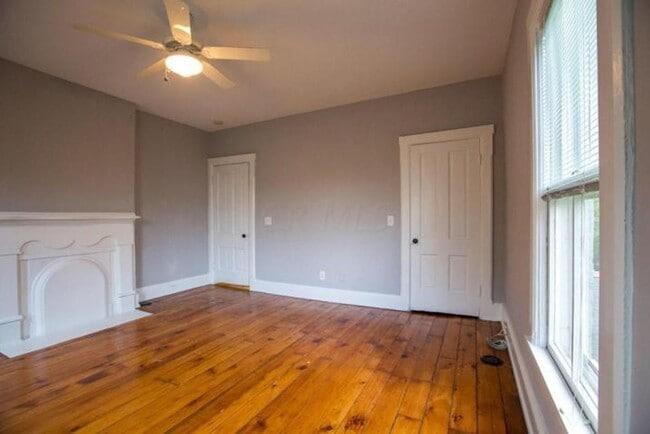 Building Photo - Italian Village home with Huge Yard