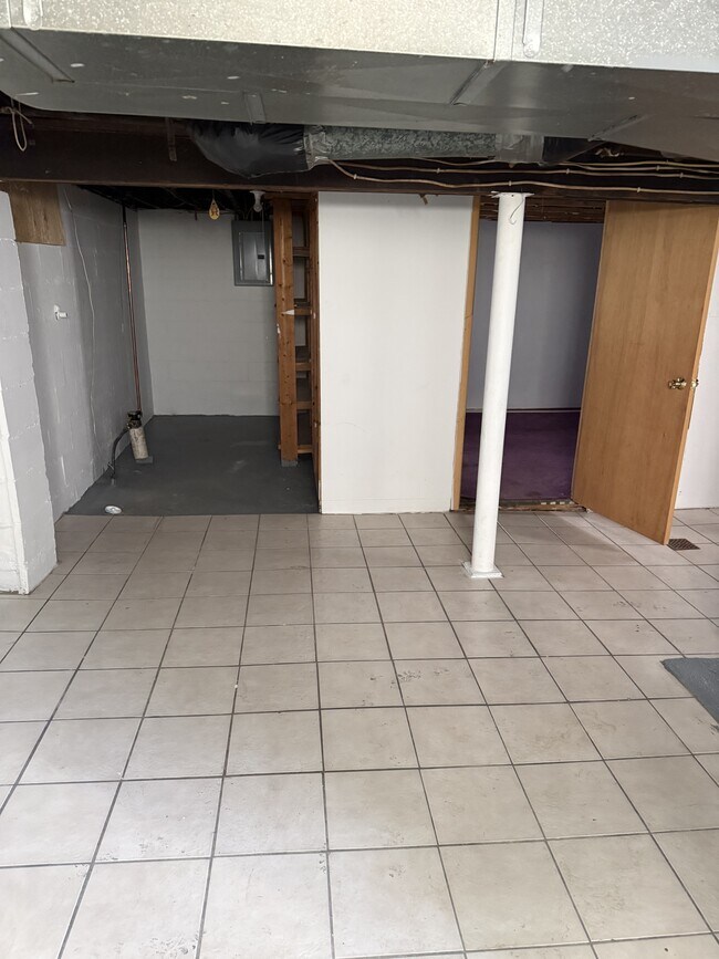 Building Photo - 506 8th St