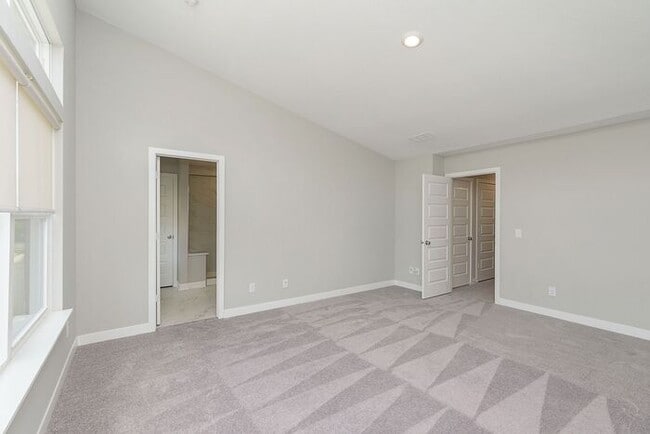 Building Photo - Gorgeous 3 Bedroom 2 Full/2 Half Bath Townhome in the Heart Of Carmel!