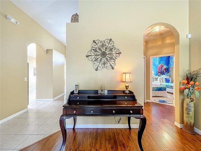 Building Photo - 520 Orista Dr