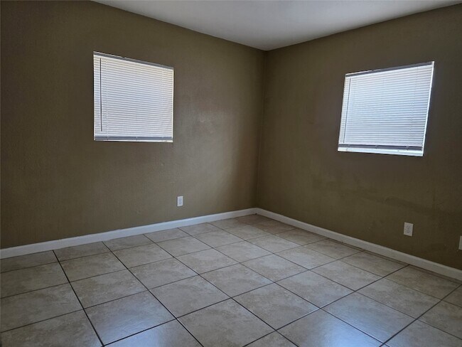 Building Photo - 1502 Oleander