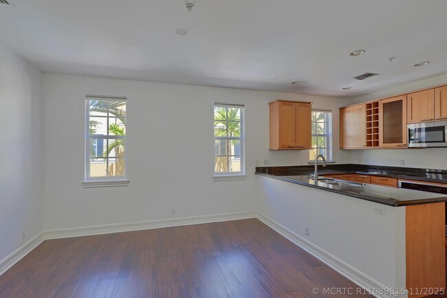 Building Photo - 343 Flamingo Dr
