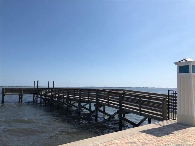 Building Photo - 163 NE Buoy Dr