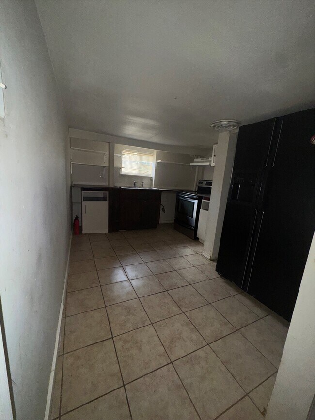 Building Photo - 2501 Truxillo St