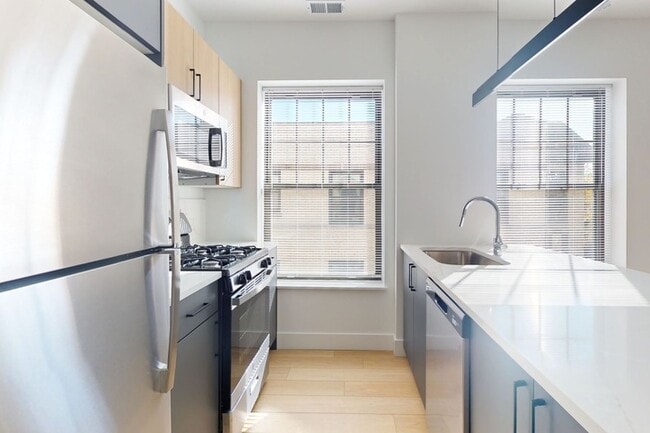 Floorplan - 5411-5421 S. Ellis Avenue