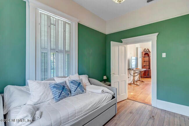 Building Photo - 68 Saragossa St