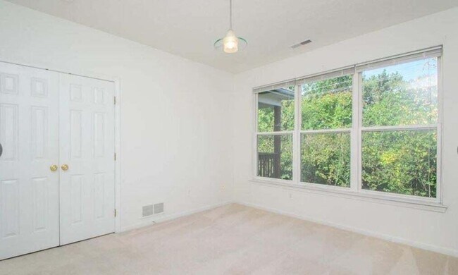 Building Photo - 1430 Fox Pointe Cir