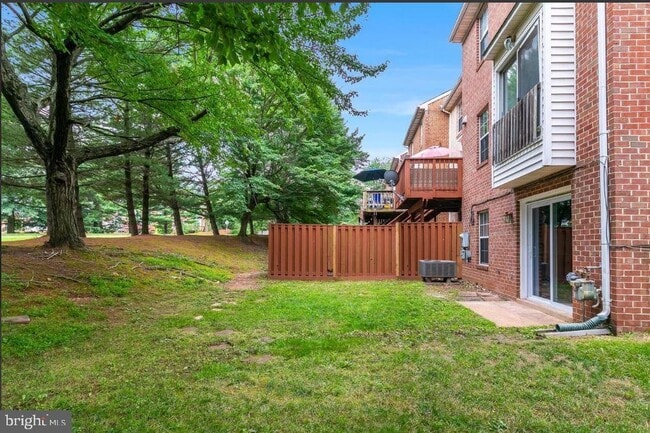 Building Photo - 46607 Carriage Ct