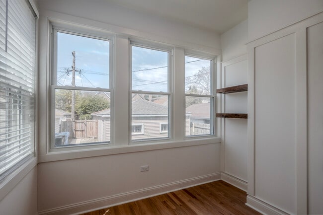 Building Photo - 7236 S Fairfield Ave