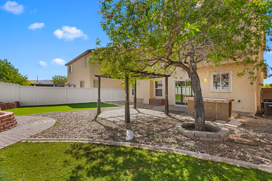 Building Photo - 3936 Red Trumpet Ct