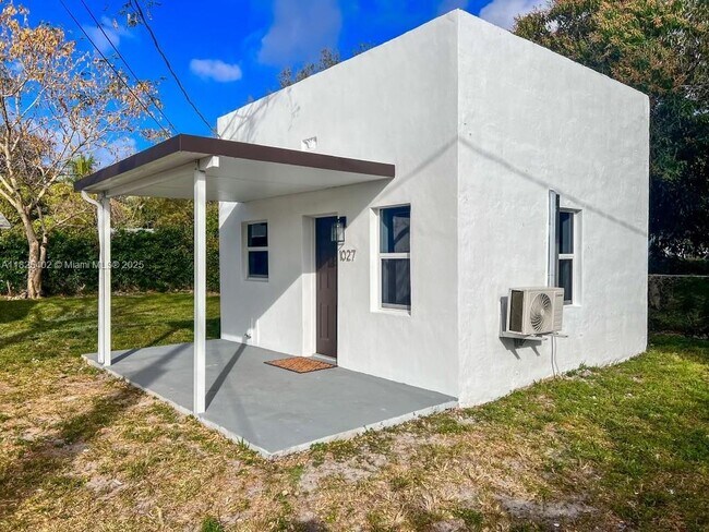 Building Photo - 1027 NW 55th St