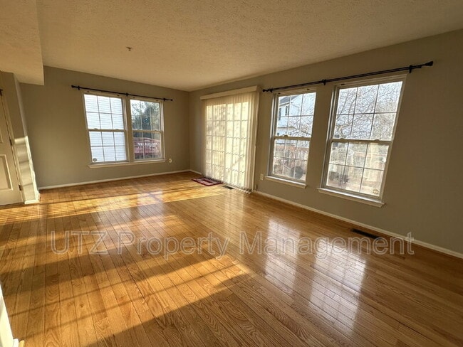 Building Photo - 9817 Bayline Cir