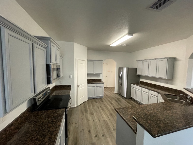 Building Photo - 11133 Panther Ct