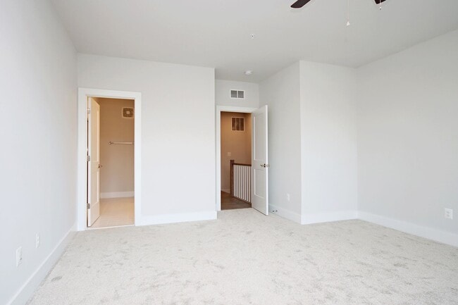 Building Photo - Pet-Friendly Brookhill Commons Townhome-Style Condo