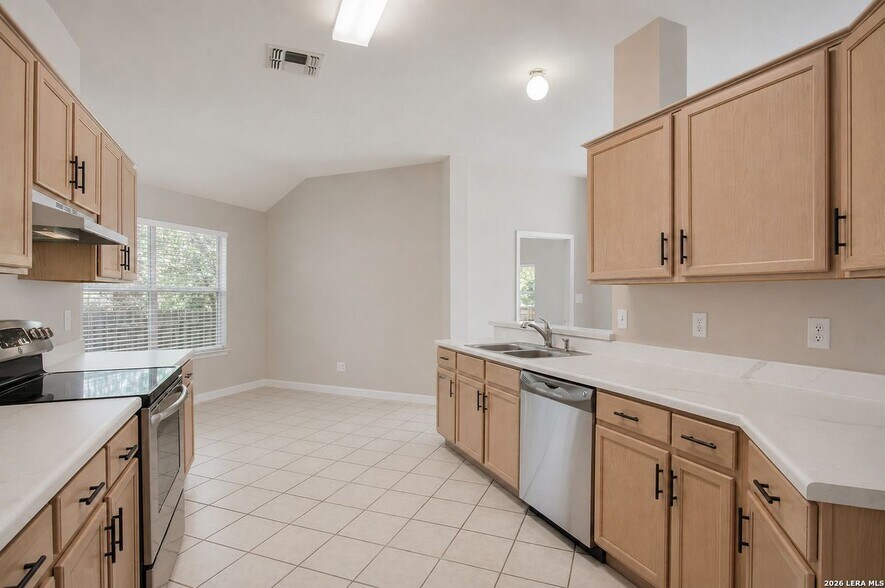 Building Photo - 1136 Berry Creek Dr