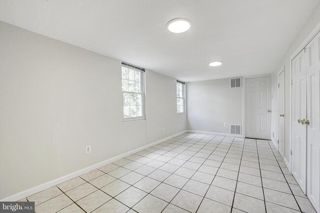 Building Photo - 5813 Fifer Dr