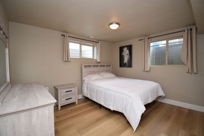 Building Photo - Updated 5 Bed West Valley Gem with Great Layout & Outdoor Living Space!!