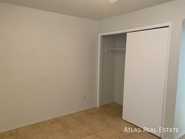 Building Photo - 128 W Inglewood St