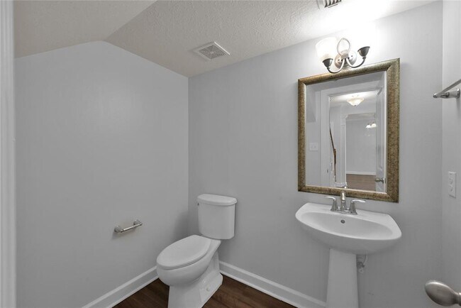 Building Photo - 90 W Montfair Blvd