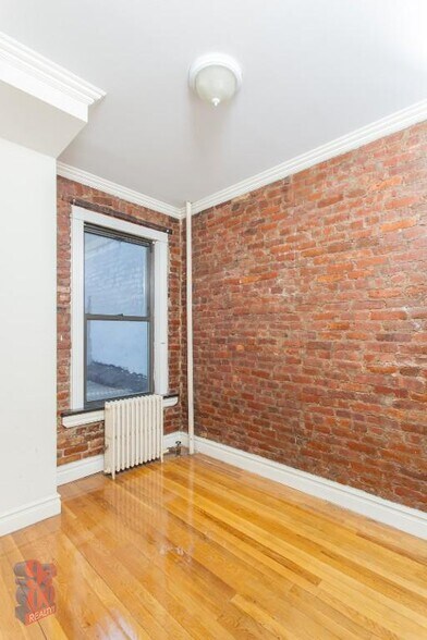 Building Photo - 410 E 13th St
