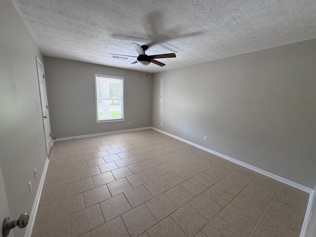 Building Photo - 107 Grogan Cir
