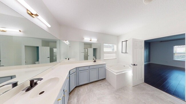 Building Photo - 6 BR  5 BA  LUXURY POOL HOME -  Fells Landing Subdivision- Minutes to Medical City!