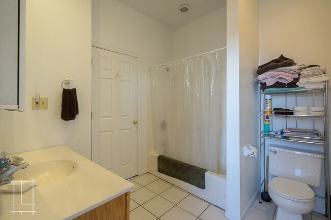 Building Photo - 79 Parsons Ave