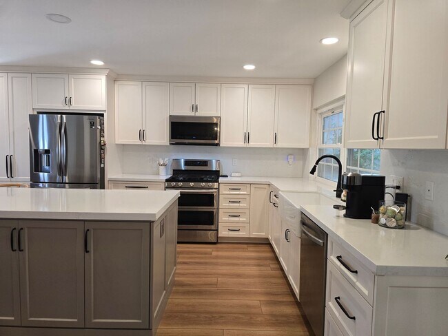 Building Photo - 344 Dewane Dr