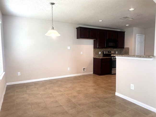 Building Photo - 2231 Tandy Park Way