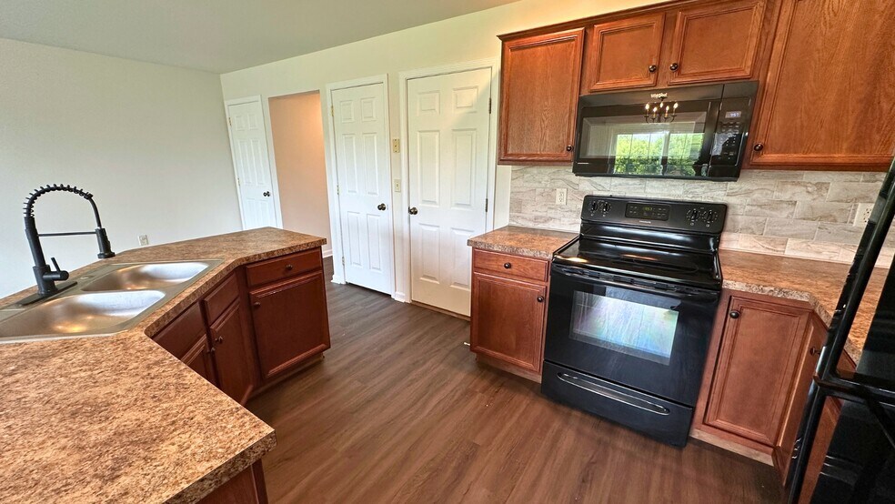 Building Photo - 210 Mount Olive Ln